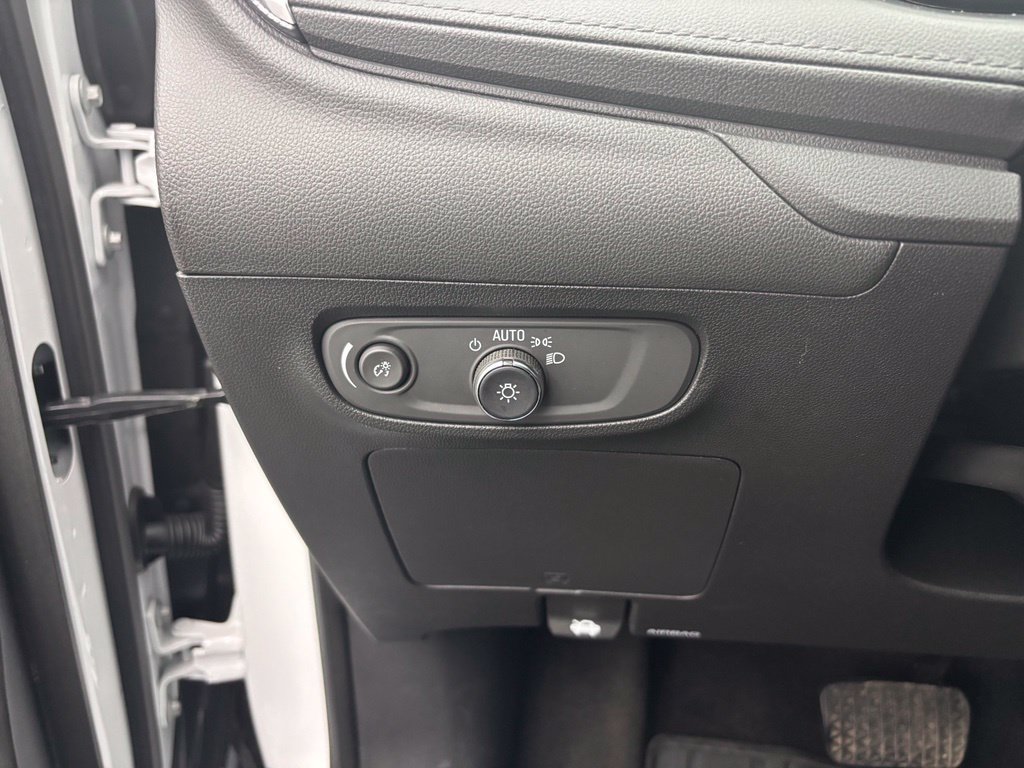 Used 2024 Buick Encore GX Preferred w/ Comfort Package FWD image 28