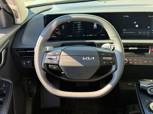 Used 2025 Kia EV6 Light AWD/4WD image 8