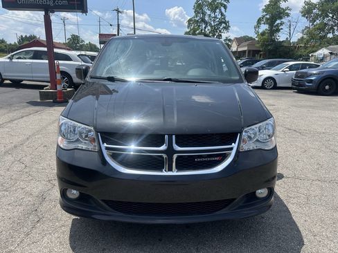 Used 2019 Dodge Grand Caravan SXT image 3