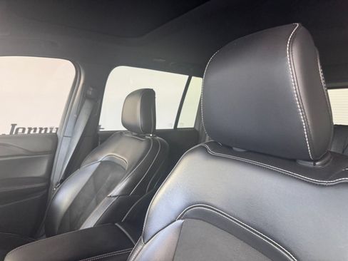 Used 2023 Jeep Grand Cherokee Altitude RWD image 10