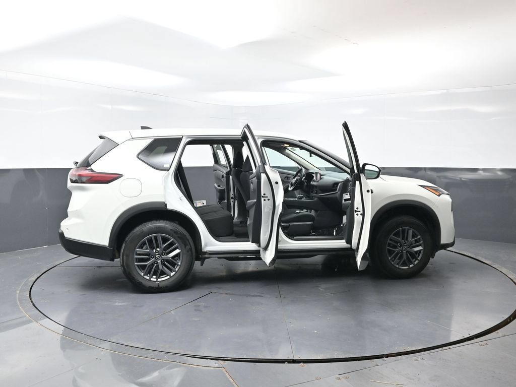 Used 2024 Nissan Rogue S FWD image 55
