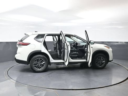 Used 2024 Nissan Rogue S FWD image 55