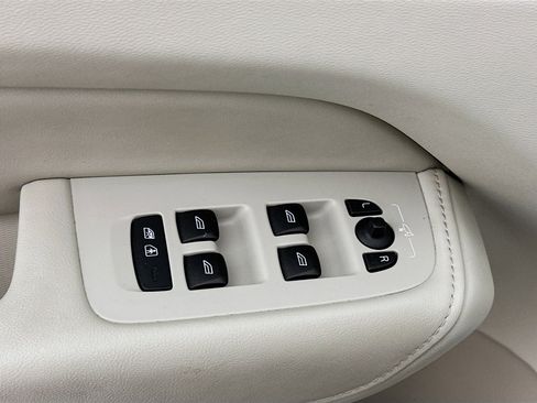 Used 2024 Volvo XC60 B5 Plus image 15