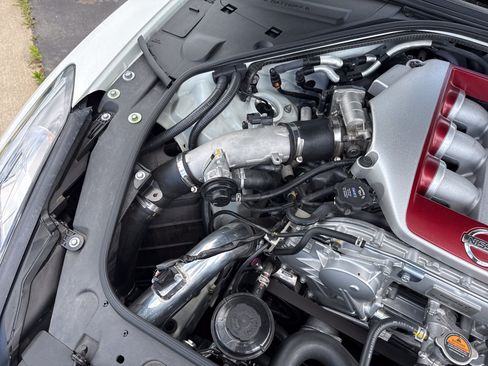 Used 2021 Nissan GT-R Premium AWD/4WD image 12