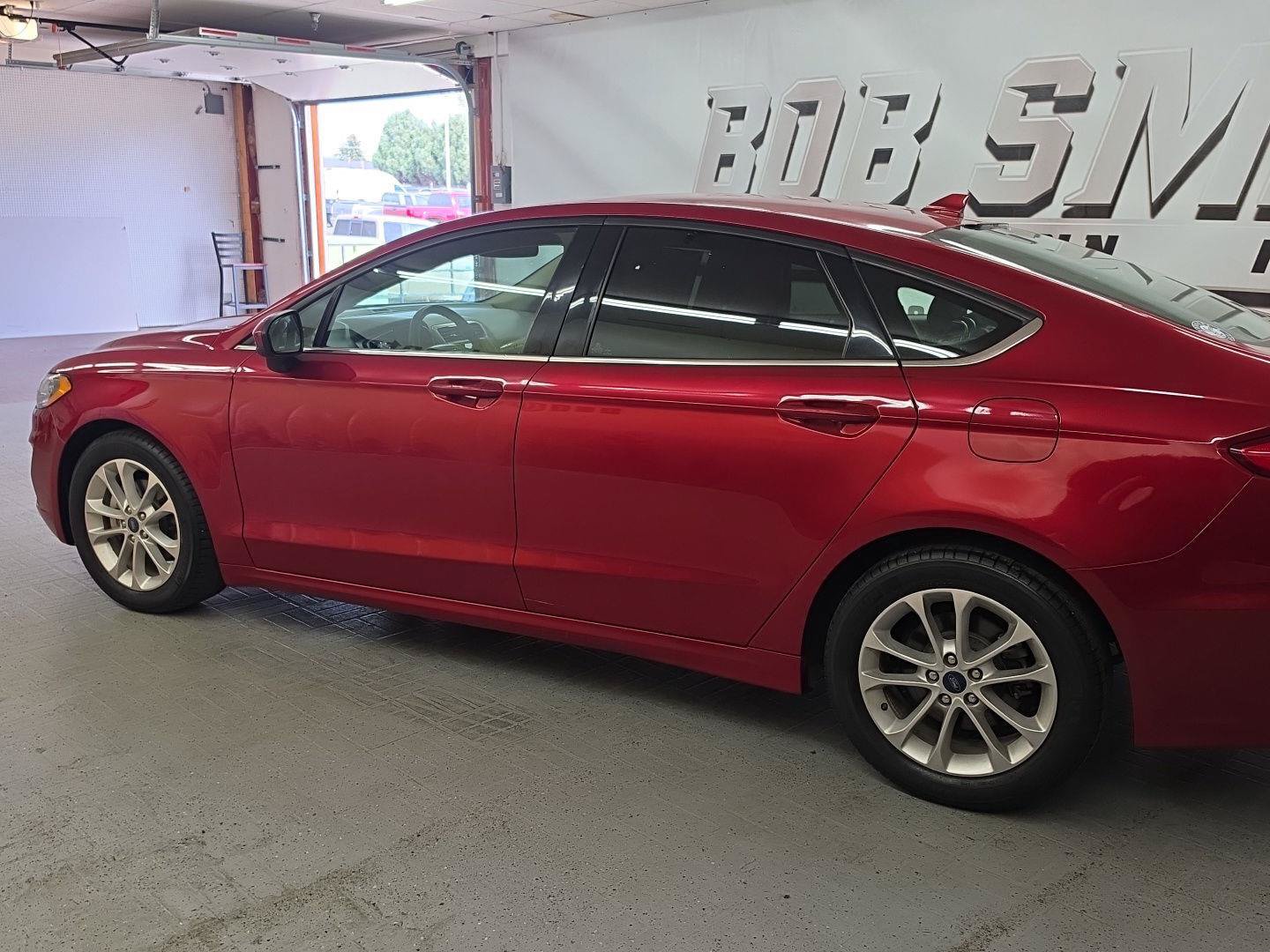 Used 2020 Ford Fusion SE FWD image 3