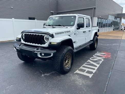 Used 2025 Jeep Gladiator Sport AWD/4WD image 1