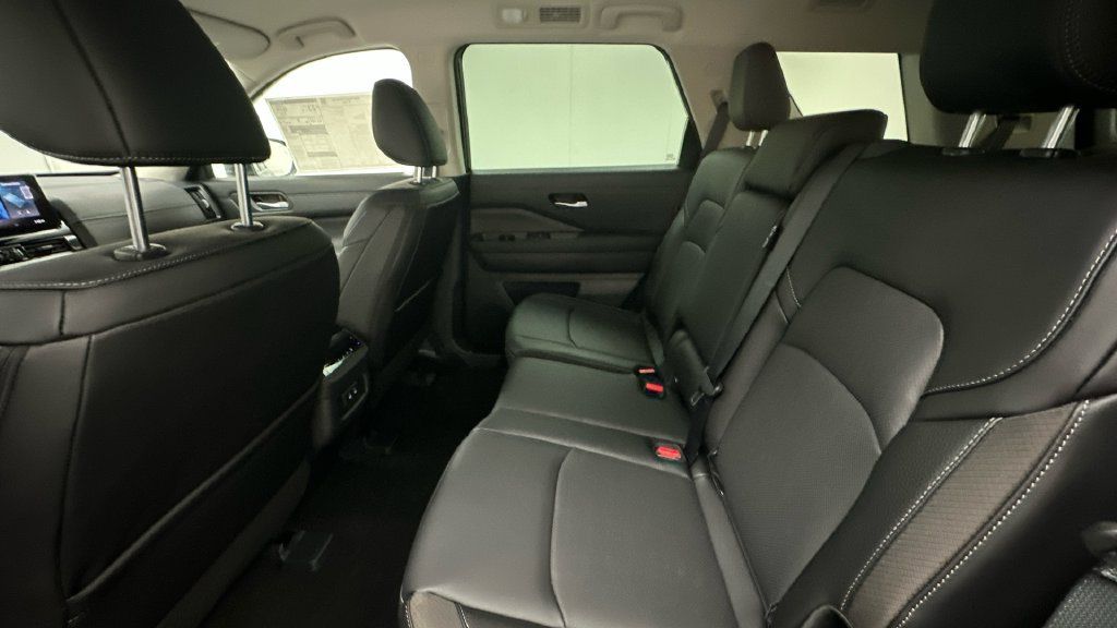 New 2026 Nissan Pathfinder SL AWD/4WD image 10