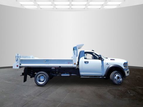 New 2026 RAM 5500 Tradesman w/ Chrome Appearance Group AWD/4WD image 3