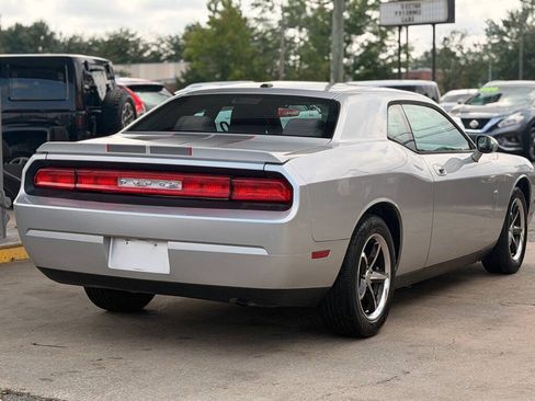 Used 2010 Dodge Challenger SE RWD image 9