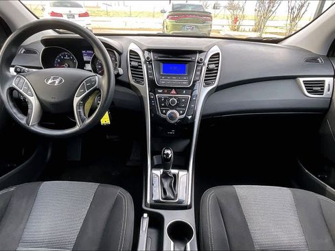 Used 2017 Hyundai Elantra GT image 13