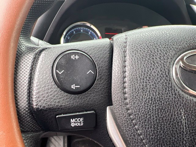 Used 2017 Toyota Corolla LE w/ Carpet Mat Package (TMS) FWD image 10