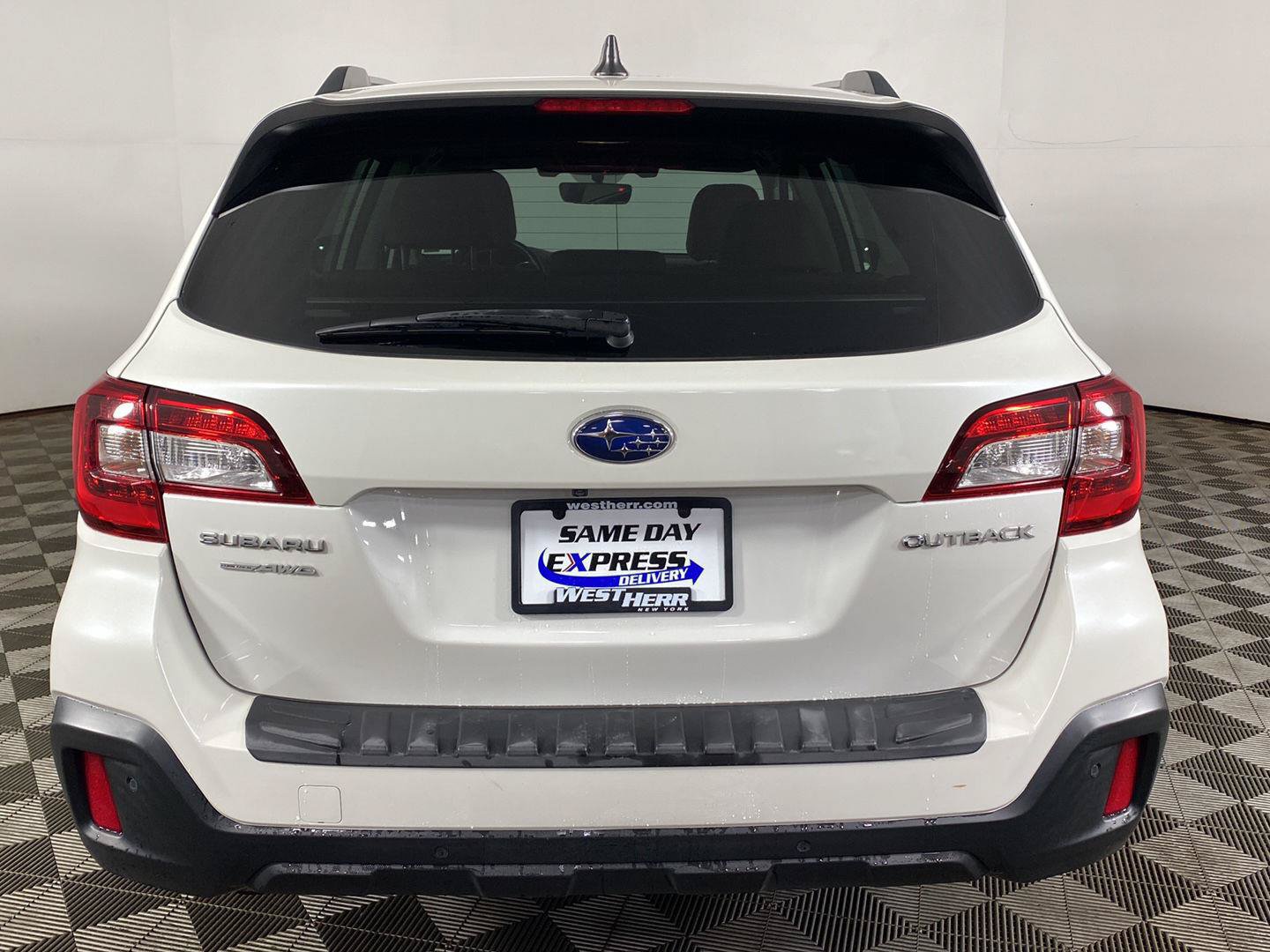 Used 2019 Subaru Outback 2.5i Touring AWD/4WD image 6