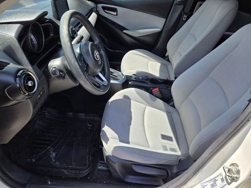 Used 2019 Toyota Yaris LE FWD image 5