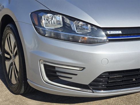 Used 2019 Volkswagen e-Golf SE w/ Driver Assistance Package image 9
