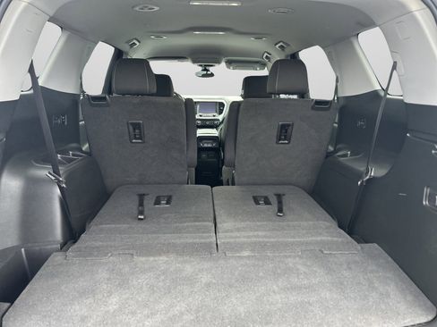 Used 2023 GMC Acadia SLE w/ Driver Convenience Package image 9