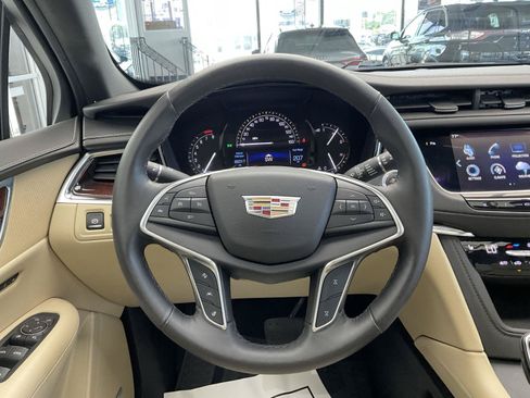 Used 2017 Cadillac XT5 Luxury w/ Driver Awareness Package AWD/4WD image 21