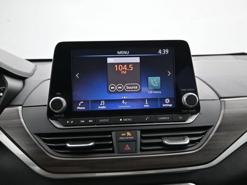 Certified 2025 Nissan Altima 2.5 SV FWD image 15