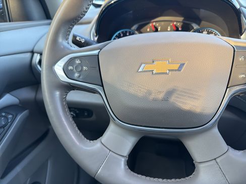 Used 2020 Chevrolet Traverse LT image 19