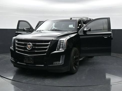 Used 2015 Cadillac Escalade Luxury AWD/4WD image 35
