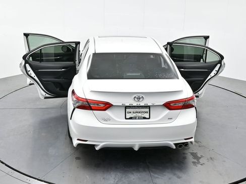 Used 2018 Toyota Camry SE w/ Moonroof Package image 43