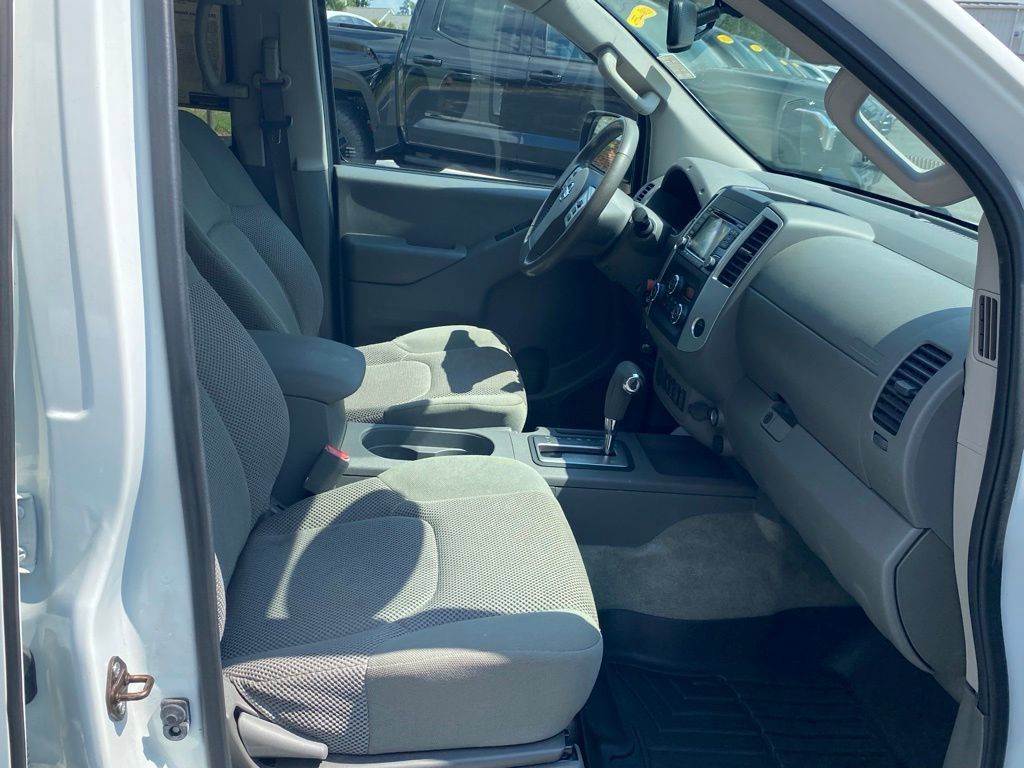 Used 2016 Nissan Frontier SV w/ SV Value Truck Package RWD image 18
