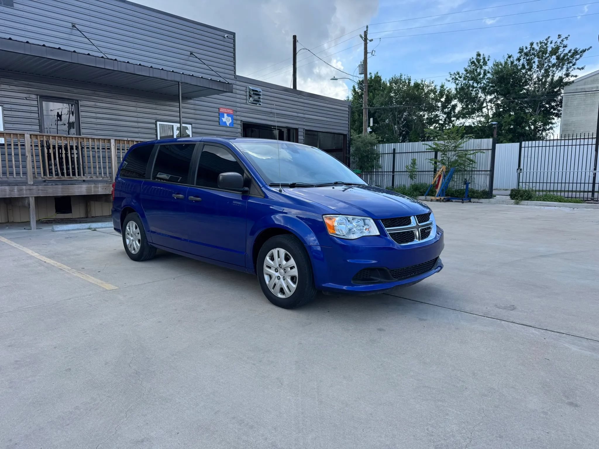 Used 2019 Dodge Grand Caravan SE w/ UConnect Hands-Free Group FWD image 13