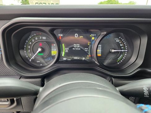 Used 2025 Jeep Wrangler Unlimited Rubicon 4xe w/ Safety Group AWD/4WD image 24