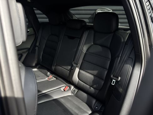 Certified 2026 Porsche Macan AWD/4WD image 27