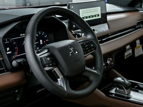 New 2025 Mitsubishi Outlander SEL image 17