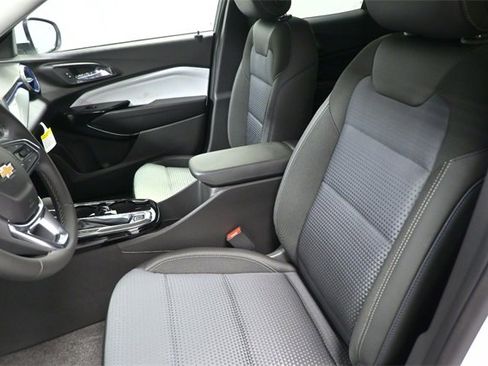 New 2026 Chevrolet Trax LT w/ Driver Confidence Package image 9