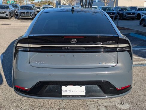 Used 2024 Toyota Prius Prime SE image 5