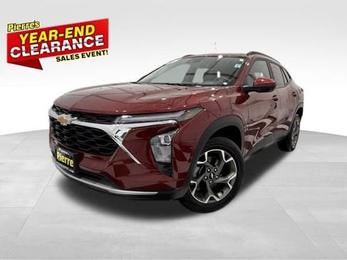Used 2025 Chevrolet Trax LT image 1