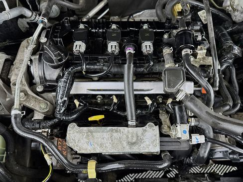 Used 2020 Nissan Kicks S image 35