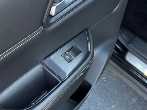 Used 2025 Nissan Rogue SL w/ Tech Package FWD image 20