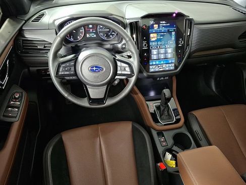 Used 2025 Subaru Forester Touring AWD/4WD image 2
