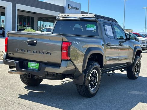 Used 2025 Toyota Tacoma TRD Off-Road AWD/4WD image 9