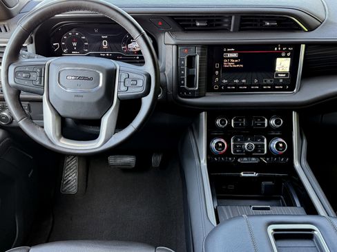 Used 2023 GMC Yukon Denali AWD/4WD image 15