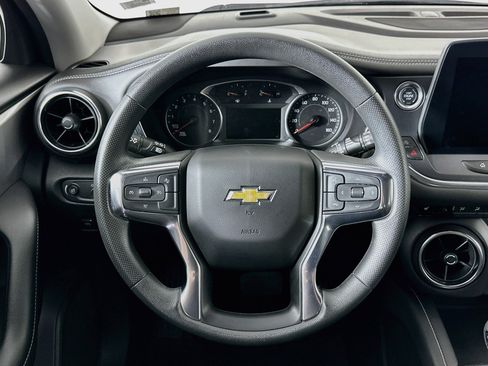 Used 2025 Chevrolet Blazer LT AWD/4WD image 17