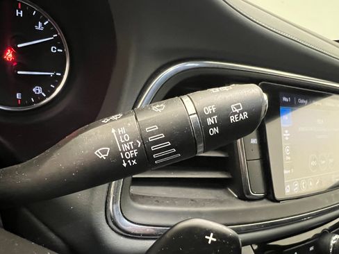 Used 2024 Buick Enclave Premium image 32