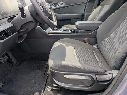 Used 2025 Kia Sportage LX FWD image 15
