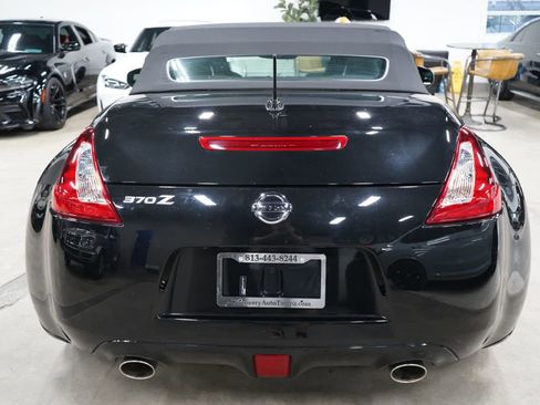Used 2019 Nissan 370Z Touring RWD image 4
