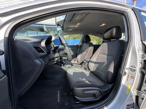 Used 2022 Hyundai Accent SEL image 13