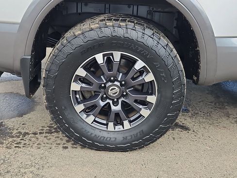 Used 2018 Nissan Titan PRO-4X w/ Pro-4x Convenience Package image 9