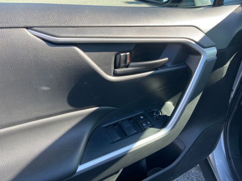 Used 2022 Toyota RAV4 LE image 12