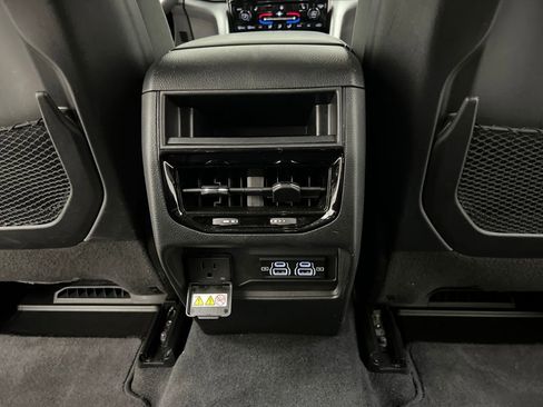 Used 2024 Jeep Grand Cherokee Altitude image 21