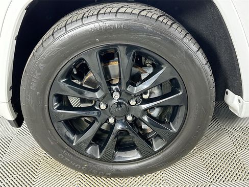 Used 2018 Jeep Grand Cherokee Altitude image 29