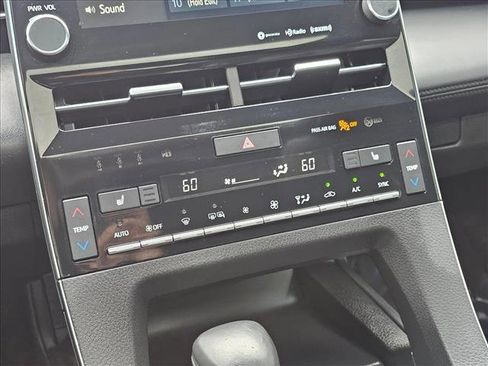 Used 2022 Toyota Avalon XLE w/ Moonroof Package FWD image 26