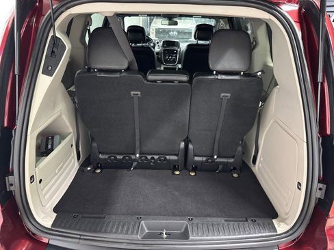 Used 2019 Dodge Grand Caravan SXT image 15