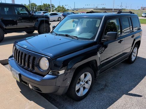 Used 2014 Jeep Patriot Latitude w/ Sun/Sound Group FWD image 2