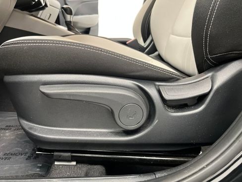 Used 2025 Hyundai Venue SEL image 10